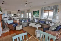 High Tide - Beachfront Home in "Arrogantly Shabby" Pawleys Island, SC - ブティック