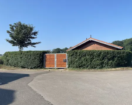 Wooden house on Meinweg with large garden ヴァッセンベルクのホテル
