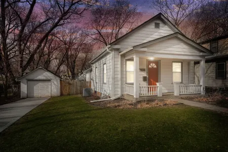 *NEW* Mid-Century Modern Bungalow! Ideal Location -3Bed/2BR