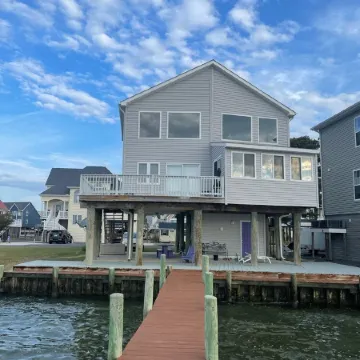 The purple door at the bay.