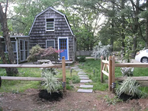 Adorable Amagansett Cottage, Walk to Town or Beach Hotels in Amagansett