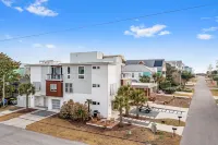 3 minute walk to beach; Golf cart included!