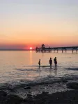 *Pierside Coastal Retreat* Luxury, family friendly, sleeps 10. Steps to the sea.