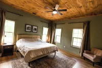 A family oasis located in the heart of Hocking Hills.