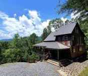 Cozy cabin in Hot Springs, minutes away from town! Hotels in 