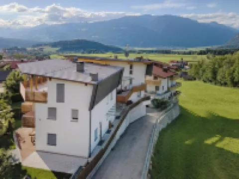 Traum-ferienwohnung mit Dachterrasse & Tollem Ausblick, Cron4 Schwimmbad & Sauna Hotels in Riscone