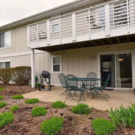 Condo w/Pool! 2 Bedroom/2 Bath - Sleeps 6