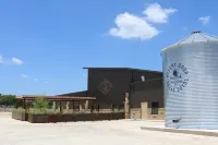 Stunning 'Ranch Modern' + Stars! + Firepit!