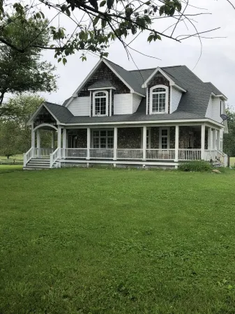 Beautiful Country Farm home to many rescue animals Отели в г. Lapeer County