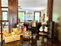5 minutes to shopping mall restaurants and highway - Bungalows