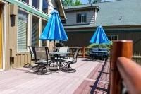 Cozy renovated Running Y Chalet  w Deck, Grill, Hot tub & Resort amenities.