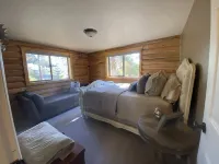 Cozy Chalet - 1 mile from town entrance! Lake Views!