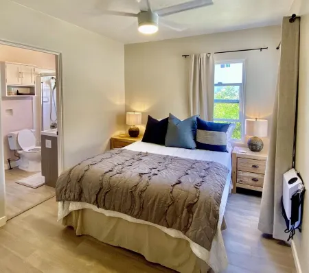 Charming Cottage - Conveniently located to Cal Poly and  Downtown SLO Отели рядом с достопримечательностью «Государственный университет Калифорния Политекник»