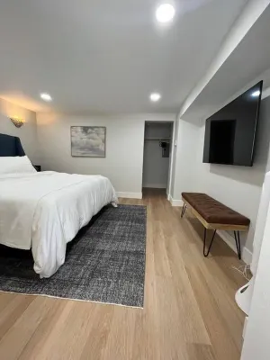 Henderson House and Frog Pond Hotels in Eureka