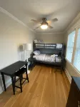 Beautiful sun filled 2 BR 3 blocks from beach- 2 beach passes- kids are free
