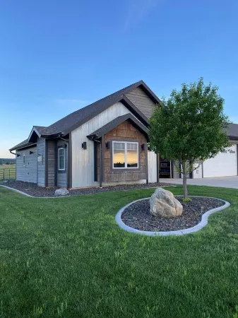 Luxury Ranch Stay - Horse and Cattle