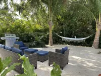 Tropical Getaway 4 miles from Beach