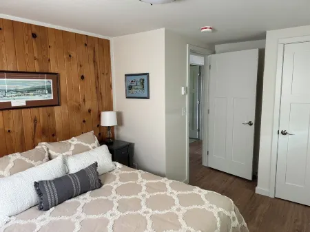 New Lake Holcombe listing 4 season, very cozy 2BR, 1BA sleeps 6