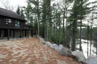 Forest Whisper Retreat: 4-bdrm lodge in Daggett. Get away and have everything.