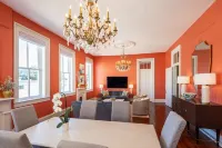 Stunning 3 BR/3 BA loft apartment w/balcony overlooking historic downtown!