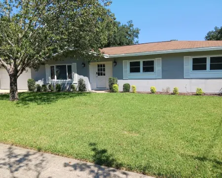 Relax by the sea! Three bedroom home with pool awaits you near Destin Beaches. Hotels in Wright