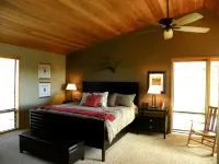 Golfer's Heaven Lodge: Deck, Mtn Views & Putting Green, 8 Min to Bandon Dunes