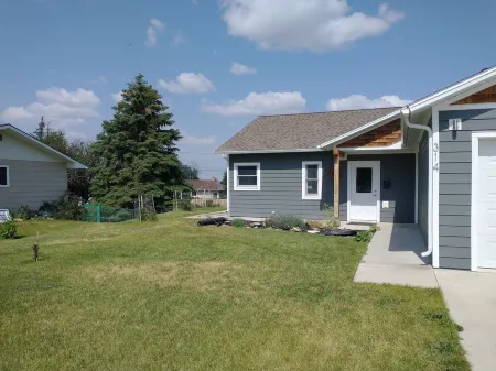 Highway 2 Modern Cottage