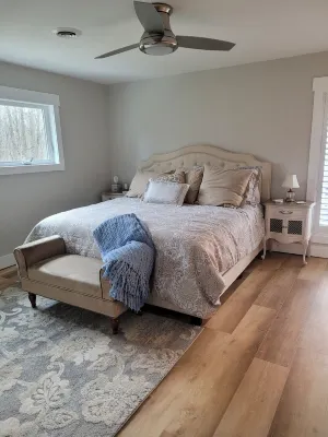 Upscale lodging near Oswego State University, borders Rice Creak Field Station