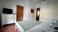Ferienhaus in Ruhiger Lage mit Riesiger Terrasse mit 2 Schlaf- und 2 Badezimmern