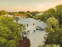 Siesta Beach Cottage 3 Bedroom 2 Bath - Walk to Beach and Private Fishing Dock