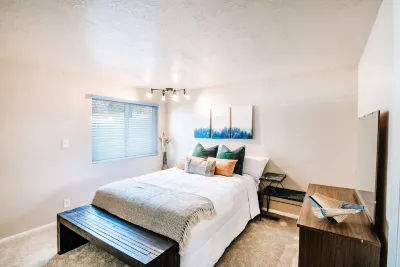DT UofU 2Bd/1Ba Full Duplex House/King Bds Hotel in zona Test Preparation at the University of Utah