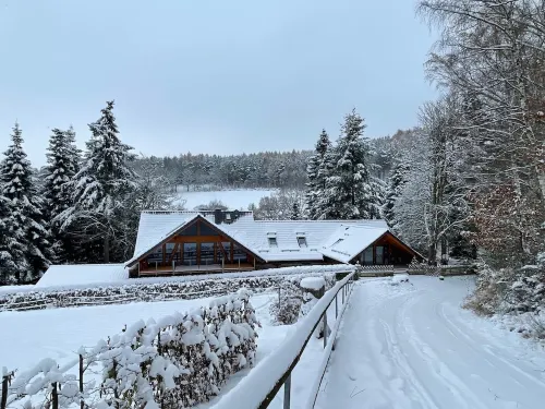 Recreation in the forest - with swimming pool! Hotel a Hessles