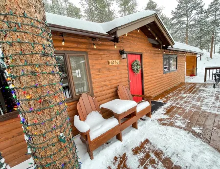 Mountain Cabin Overlooking Breathtaking Riverfront and Valley Views