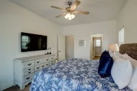 OCEANVIEW - WALK TO TOWN TO AVOID THE TRAFFIC, HOT TUB & HEATED POOL