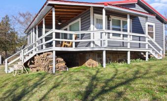 Cozy cabin overlooking Wister Lake