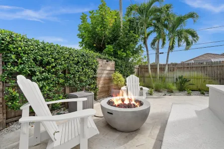 Naples Oasis - Heated Pool, Pizza Oven, Fire Pit & Near Vanderbilt Beach