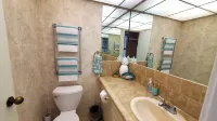 16P - Permitted penthouse end unit at the Hawaiian Princess - best view on Oahu Отели рядом с достопримечательностью «Nanakuli Public Library»