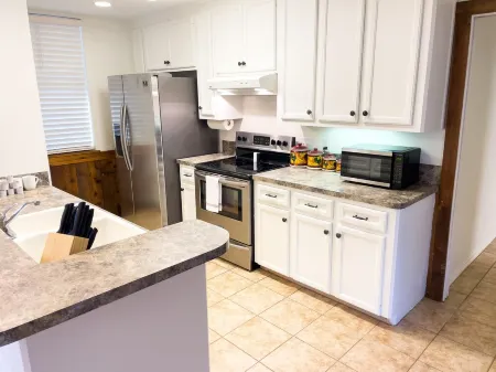 Oma's Haus in Franklin - Near Franklin Ranch Baseball Fields!