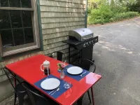 Private Cape Cod Cottage. Walk to Ellis Landing Beach! Hotels in Brewster
