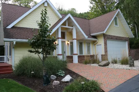 Delavan Lakefront Access Guesthouse