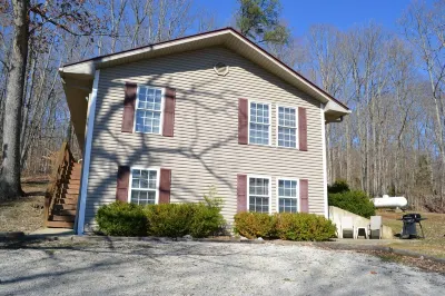 Cabins in Brier Creek near Lake Nolin State Park and Mammoth Cave Отели рядом с достопримечательностью «Мамонтова пещера»