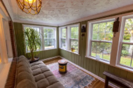 Cottage with stream, mountains, peaceful, quite, secluded, dog friendly. 마시스 밀 호텔