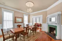 Historic McKinnon Twin, Beautifully Renovated in Historic Downtown Brunswick