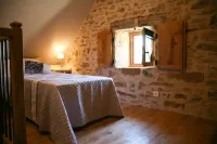 Gîte Quercy, authentic charm, great comfort, mature garden, natural swimming pool