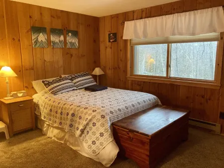 Black Bear Bungalow- SKI HOME, On Moover line Отели в г. Довер