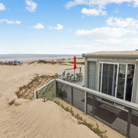 BEACHFRONT with Spa