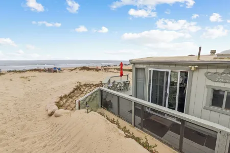 BEACHFRONT with Spa Отели рядом с достопримечательностью «Писмо Стейт Бич»