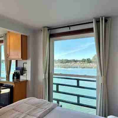 Romantic King Bed Studio ~ STUNNING VIEWS Bodega Bay - Perched over the water! Rooms