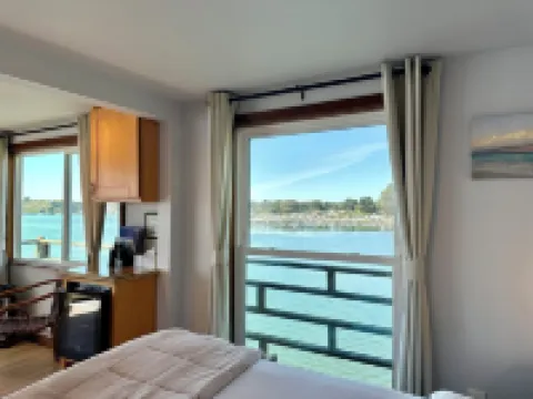 Romantic King Bed Studio ~ STUNNING VIEWS Bodega Bay - Perched over the water!