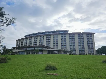 Hilo Lagoon 2 BD Condo-A/C, Pool Отели в г. Хило